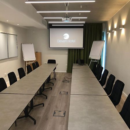Eleven Business & Sport Hotel Jaszarokszallas Экстерьер фото