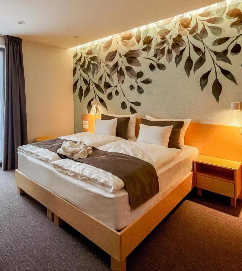Eleven Business & Sport Hotel Jaszarokszallas Экстерьер фото