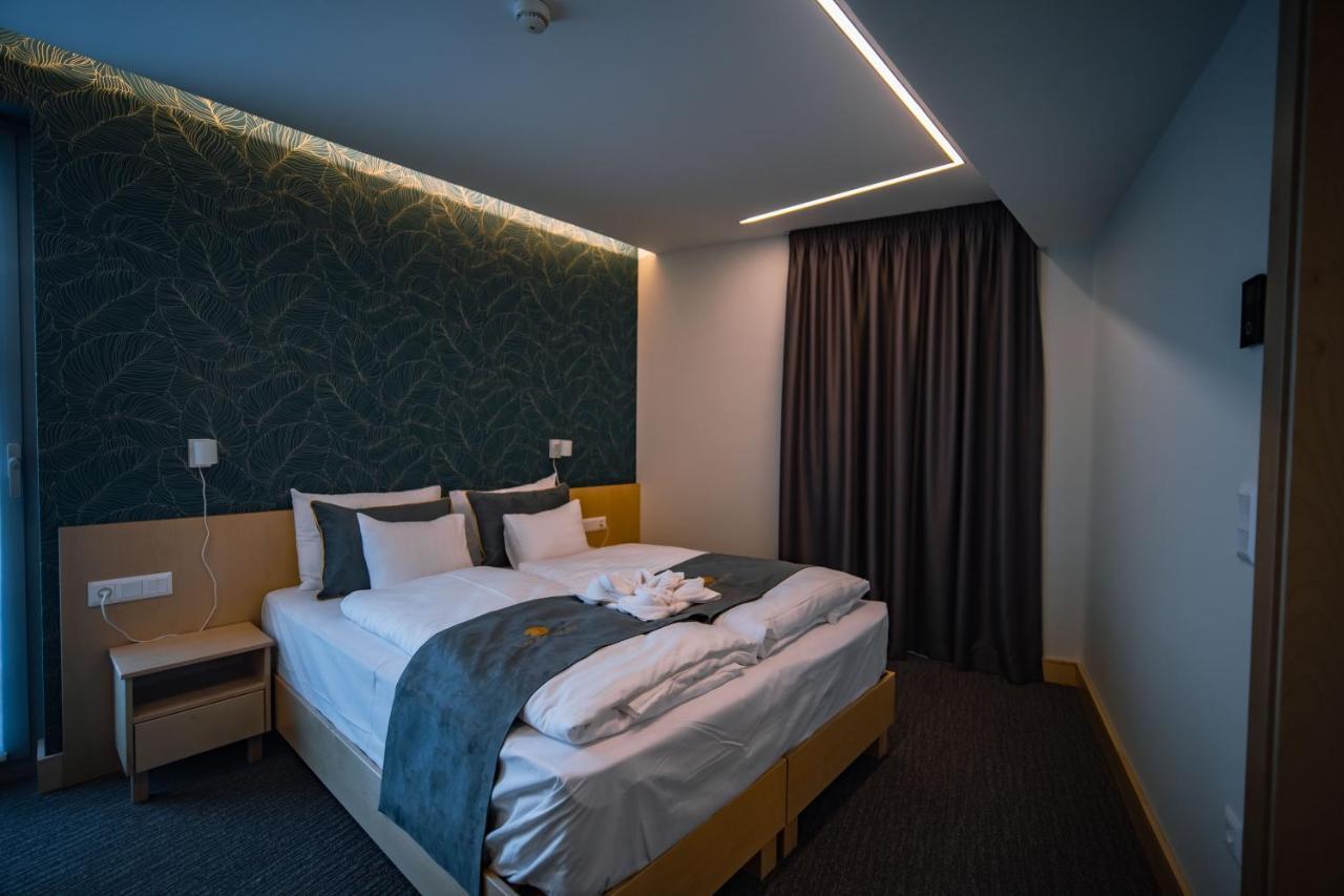 Eleven Business & Sport Hotel Jaszarokszallas Экстерьер фото