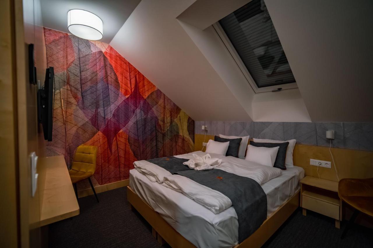 Eleven Business & Sport Hotel Jaszarokszallas Экстерьер фото