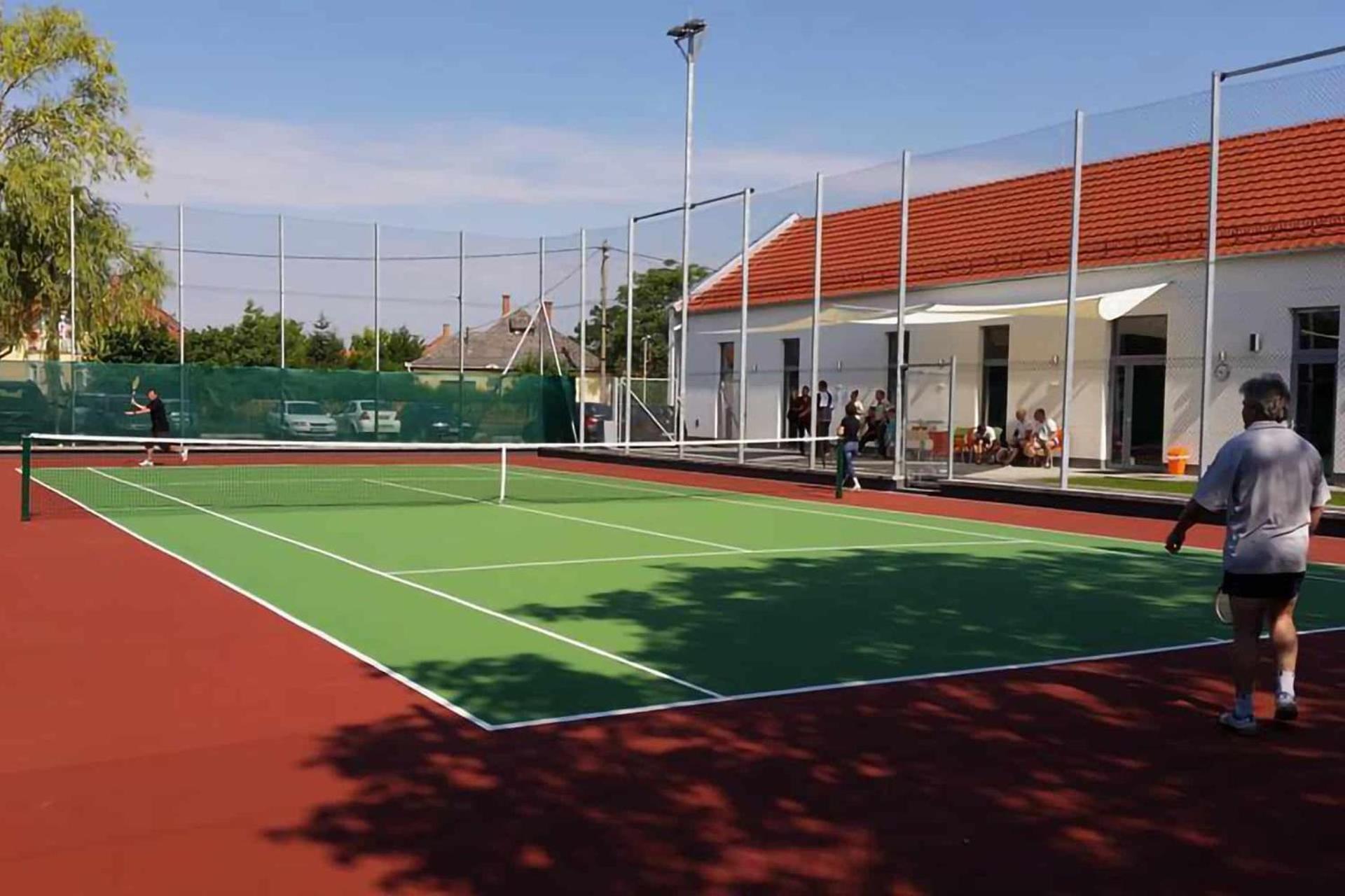 Eleven Business & Sport Hotel Jaszarokszallas Экстерьер фото